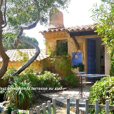 Gigaro: Petit Mas Terrasse Vue