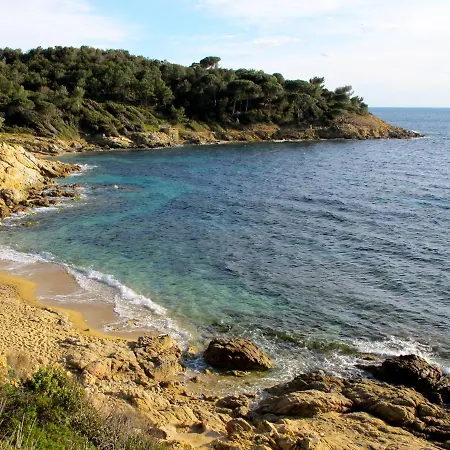 Gigaro: Petit Mas Terrasse Vue